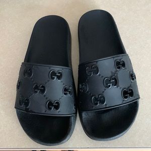 Used Gucci slides. Worn but in good condition. Looking to rotate for a new pair